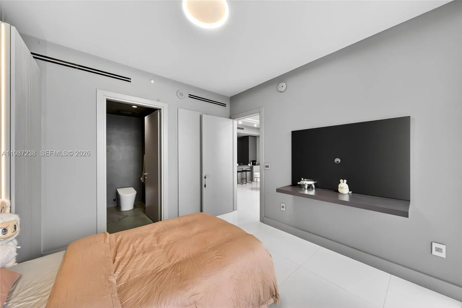 200 Biscayne Boulevard Way 5010, Miami, Florida 33, Miami, Florida 33131, 2 Bedrooms Bedrooms, ,2 BathroomsBathrooms,Residential,For Sale,200 Biscayne Boulevard Way 5010, Miami, Florida 33,A11987238