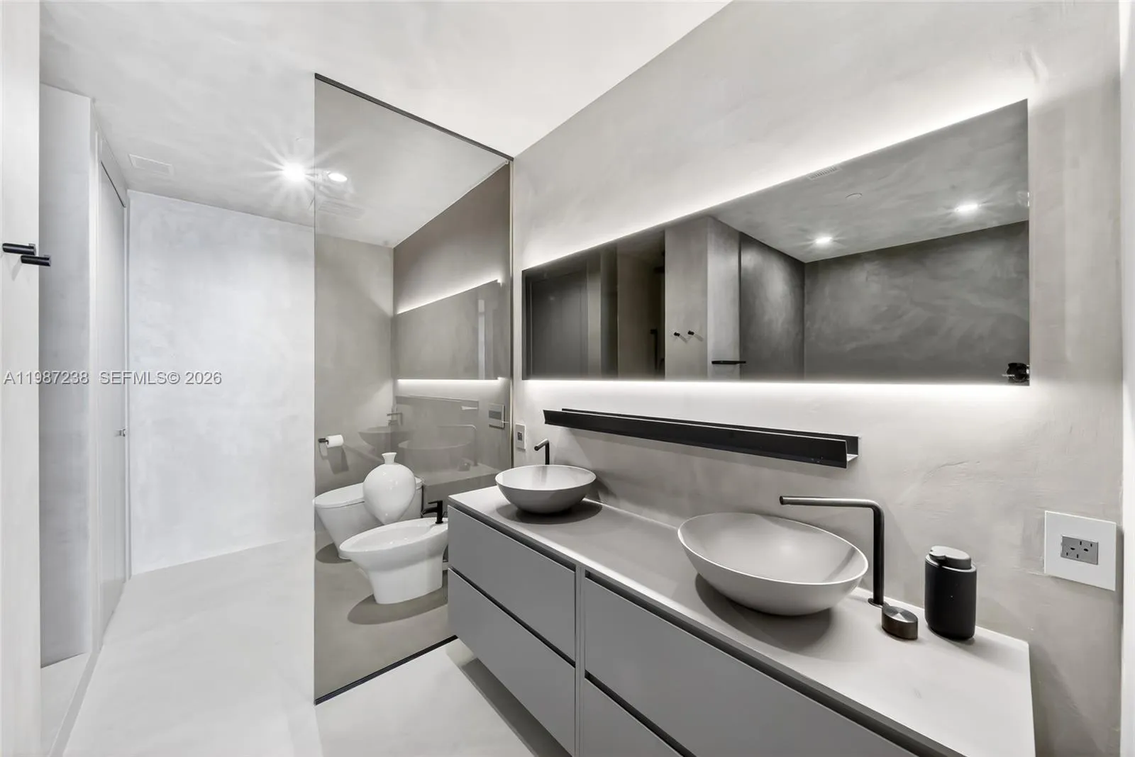 200 Biscayne Boulevard Way 5010, Miami, Florida 33, Miami, Florida 33131, 2 Bedrooms Bedrooms, ,2 BathroomsBathrooms,Residential,For Sale,200 Biscayne Boulevard Way 5010, Miami, Florida 33,A11987238
