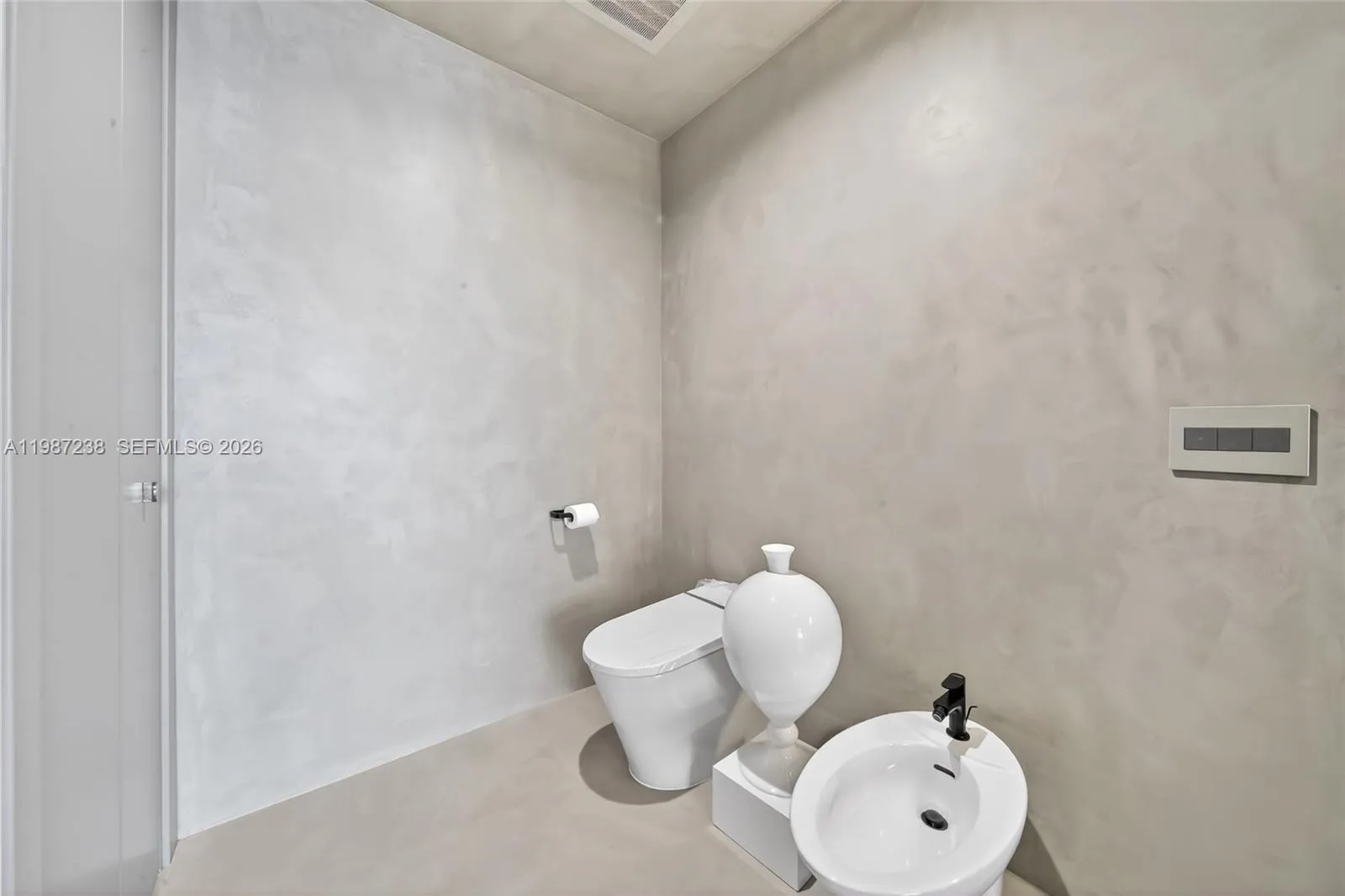 200 Biscayne Boulevard Way 5010, Miami, Florida 33, Miami, Florida 33131, 2 Bedrooms Bedrooms, ,2 BathroomsBathrooms,Residential,For Sale,200 Biscayne Boulevard Way 5010, Miami, Florida 33,A11987238