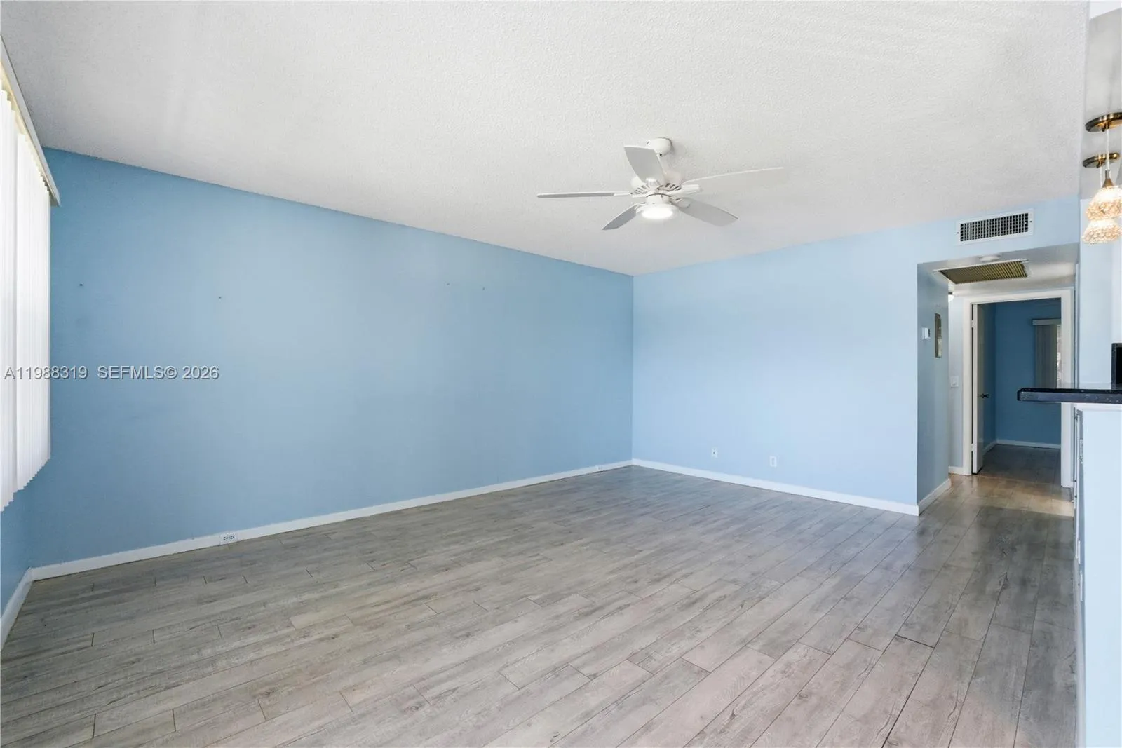 Living room - Looking in from front door