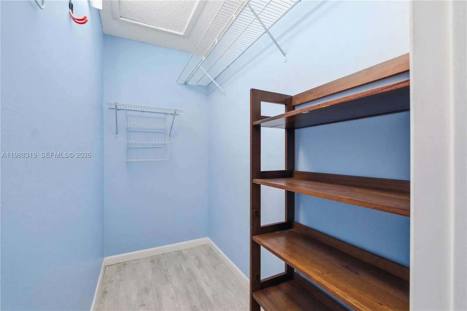 Primary bedroom - Walk in closet