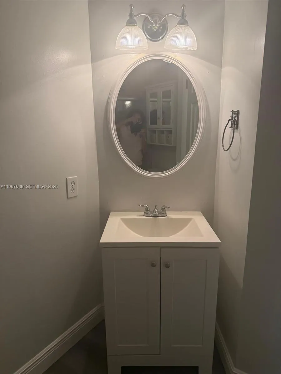 516 Briarwood Cir 1-51, Hollywood, Florida 33024, Hollywood, Florida 33024, 2 Bedrooms Bedrooms, ,2 BathroomsBathrooms,Residential Lease,For Rent,516 Briarwood Cir 1-51, Hollywood, Florida 33024,A11987639