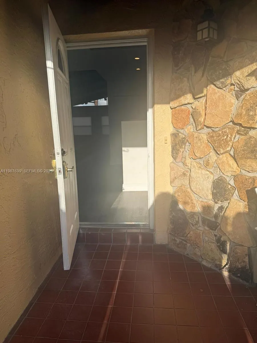 516 Briarwood Cir 1-51, Hollywood, Florida 33024, Hollywood, Florida 33024, 2 Bedrooms Bedrooms, ,2 BathroomsBathrooms,Residential Lease,For Rent,516 Briarwood Cir 1-51, Hollywood, Florida 33024,A11987639