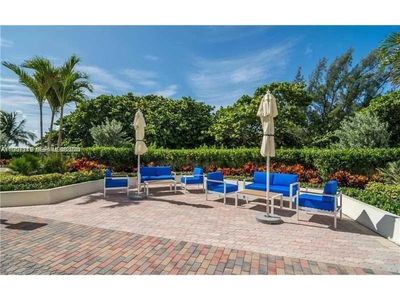 Hallandale Beach, Florida 33009, 2 Bedrooms Bedrooms, ,2 BathroomsBathrooms,Residential,For Sale,A11987249