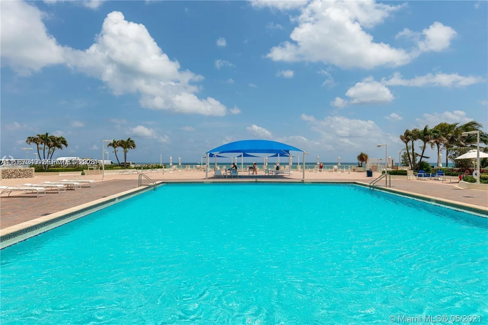 Hallandale Beach, Florida 33009, 2 Bedrooms Bedrooms, ,2 BathroomsBathrooms,Residential,For Sale,A11987249