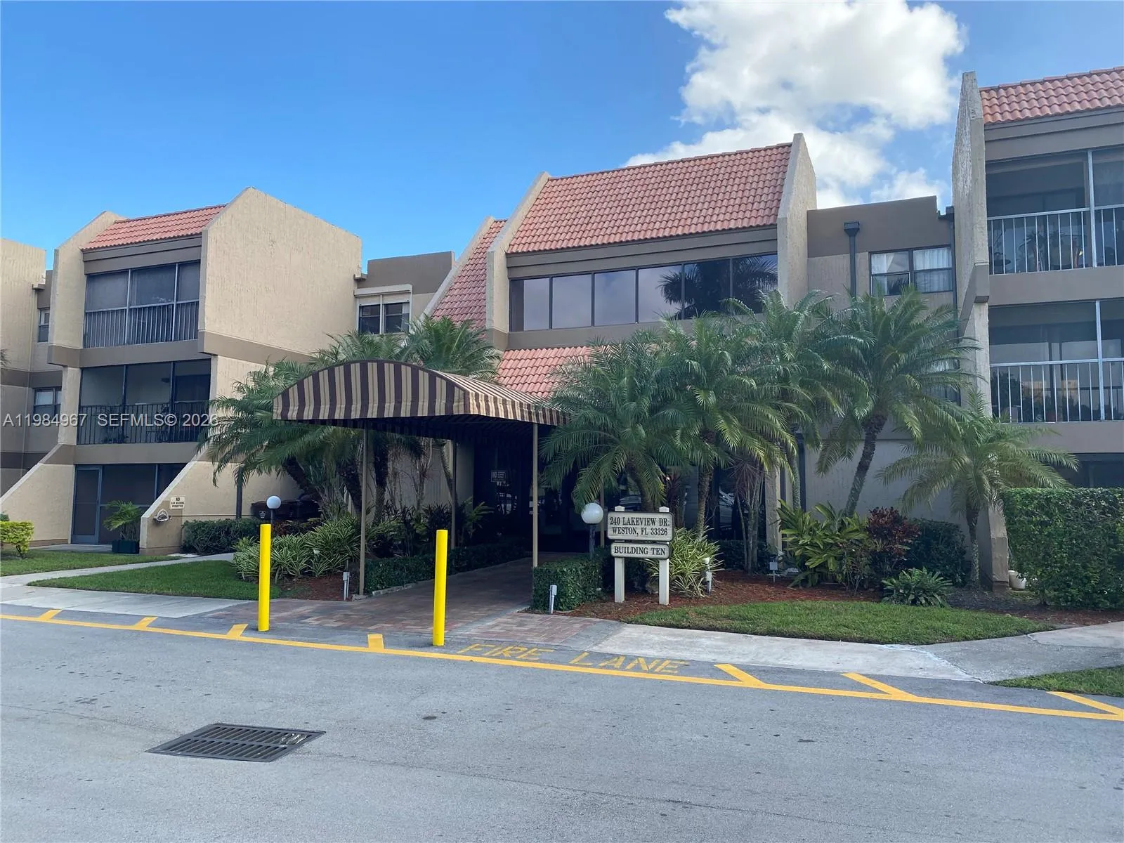 240 Lakeview Dr 308, Weston, Florida 33326, Weston, Florida 33326, 2 Bedrooms Bedrooms, ,2 BathroomsBathrooms,Residential Lease,For Rent,240 Lakeview Dr 308, Weston, Florida 33326,A11984967