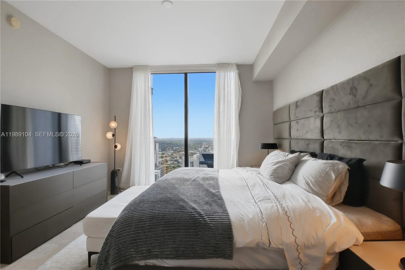 88 Sw 7th St 2404, Miami, Florida 33131, Miami, Florida 33131, 2 Bedrooms Bedrooms, ,2 BathroomsBathrooms,Residential,For Sale,88 Sw 7th St 2404, Miami, Florida 33131,A11989104