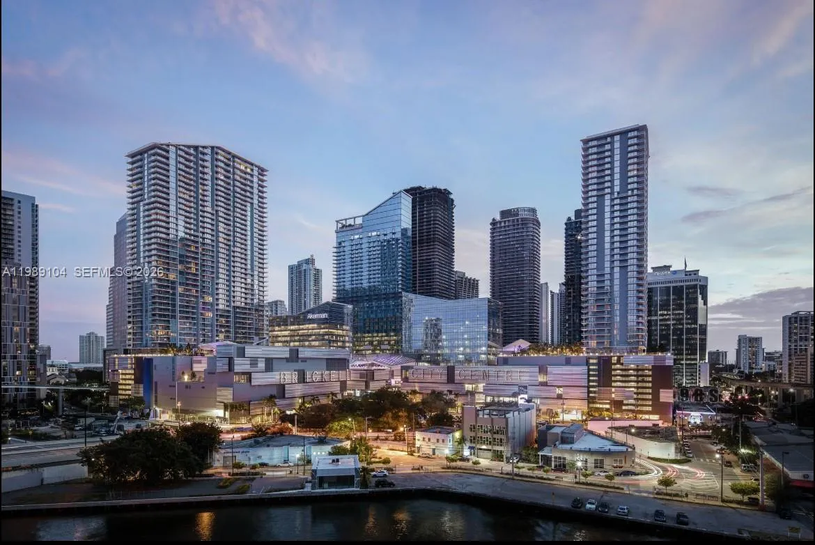 88 Sw 7th St 2404, Miami, Florida 33131, Miami, Florida 33131, 2 Bedrooms Bedrooms, ,2 BathroomsBathrooms,Residential,For Sale,88 Sw 7th St 2404, Miami, Florida 33131,A11989104