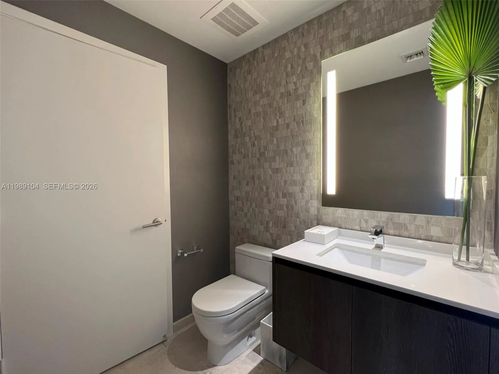 88 Sw 7th St 2404, Miami, Florida 33131, Miami, Florida 33131, 2 Bedrooms Bedrooms, ,2 BathroomsBathrooms,Residential,For Sale,88 Sw 7th St 2404, Miami, Florida 33131,A11989104
