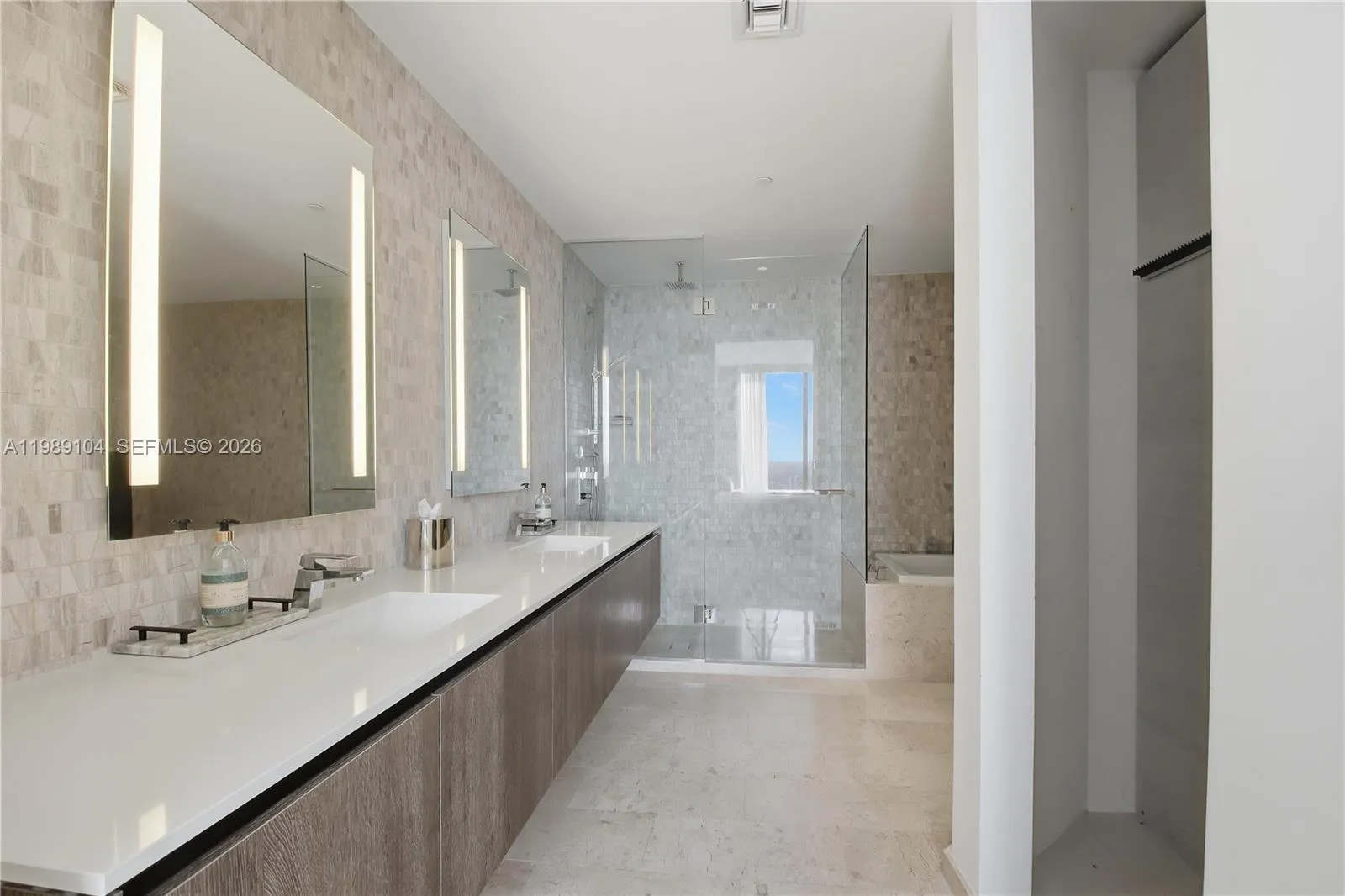 88 Sw 7th St 2404, Miami, Florida 33131, Miami, Florida 33131, 2 Bedrooms Bedrooms, ,2 BathroomsBathrooms,Residential,For Sale,88 Sw 7th St 2404, Miami, Florida 33131,A11989104