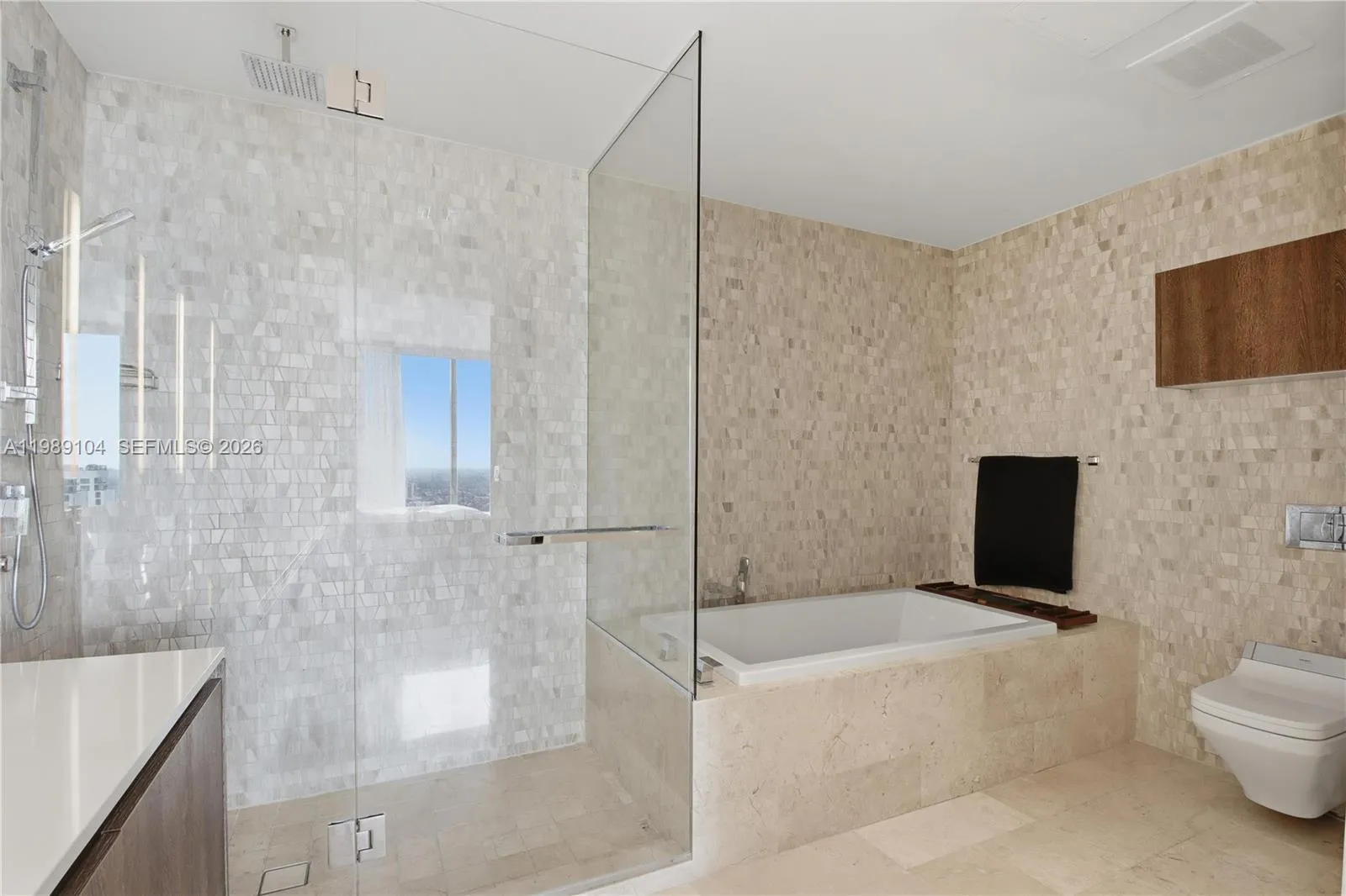 88 Sw 7th St 2404, Miami, Florida 33131, Miami, Florida 33131, 2 Bedrooms Bedrooms, ,2 BathroomsBathrooms,Residential,For Sale,88 Sw 7th St 2404, Miami, Florida 33131,A11989104