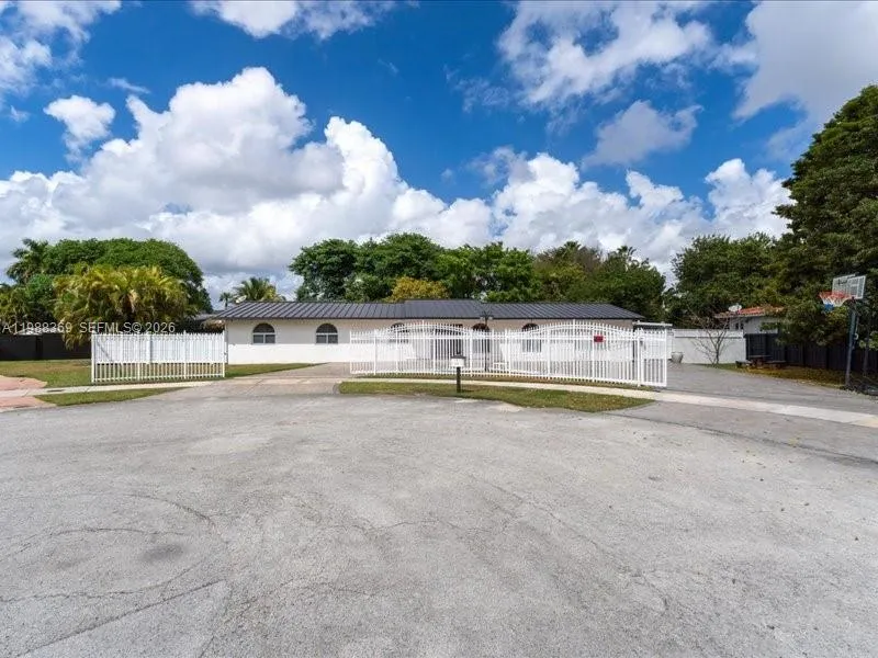 3345 Sw 109th Ct, Miami, Florida 33165, Miami, Florida 33165, 5 Bedrooms Bedrooms, ,5 BathroomsBathrooms,Residential,For Sale,3345 Sw 109th Ct, Miami, Florida 33165,A11988369