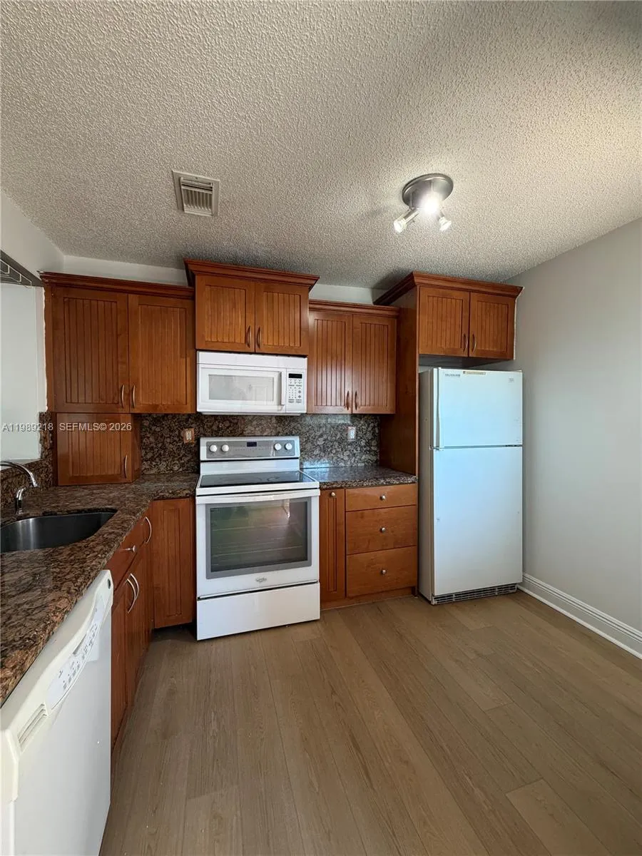 4768 Nw 114th Ave 201-4, Doral, Florida 33178, Doral, Florida 33178, 3 Bedrooms Bedrooms, ,2 BathroomsBathrooms,Residential Lease,For Rent,4768 Nw 114th Ave 201-4, Doral, Florida 33178,A11989218