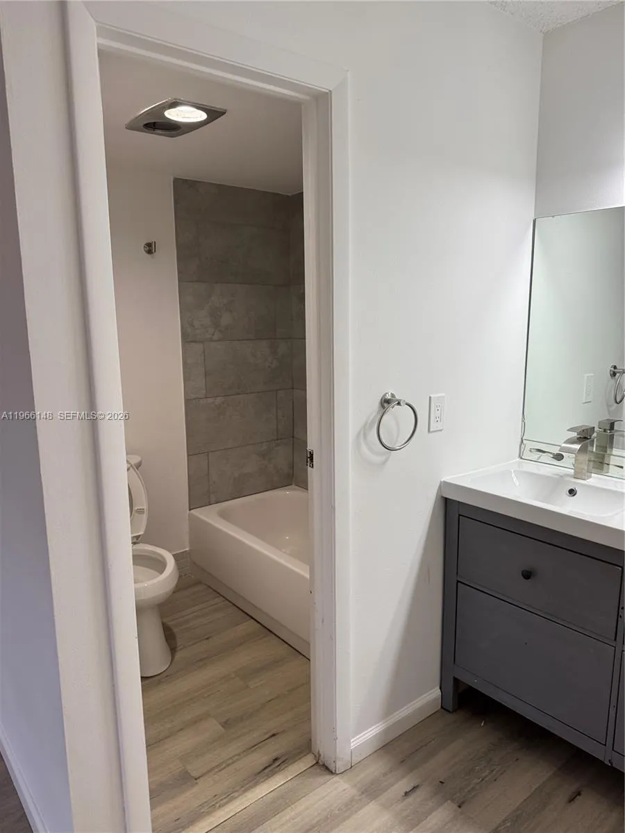 6301 N Fall Circle Dr 213, Lauderhill, Florida 333, Lauderhill, Florida 33319, 2 Bedrooms Bedrooms, ,2 BathroomsBathrooms,Residential,For Sale,6301 N Fall Circle Dr 213, Lauderhill, Florida 333,A11966148