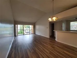 8871 #207 LIVING AREA