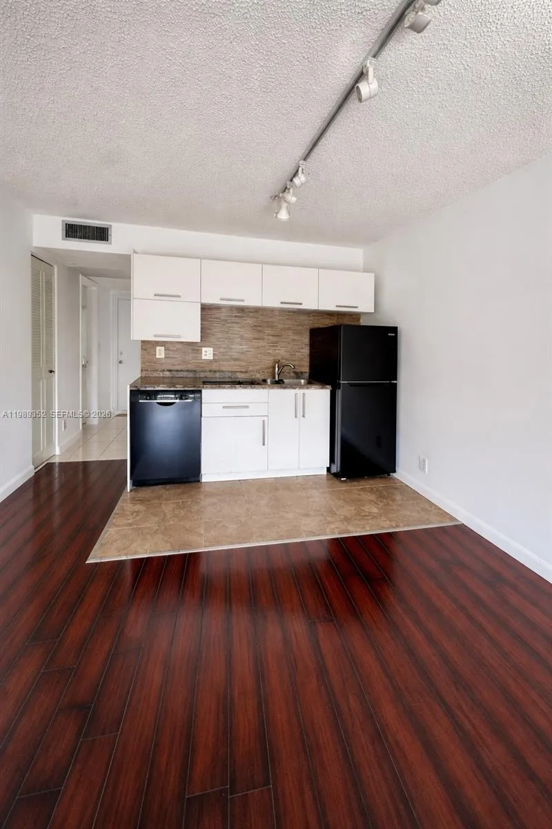 9330 Lagoon Pl 201, Davie, Florida 33324, Davie, Florida 33324, 1 Bedroom Bedrooms, ,1 BathroomBathrooms,Residential Lease,For Rent,9330 Lagoon Pl 201, Davie, Florida 33324,A11989352