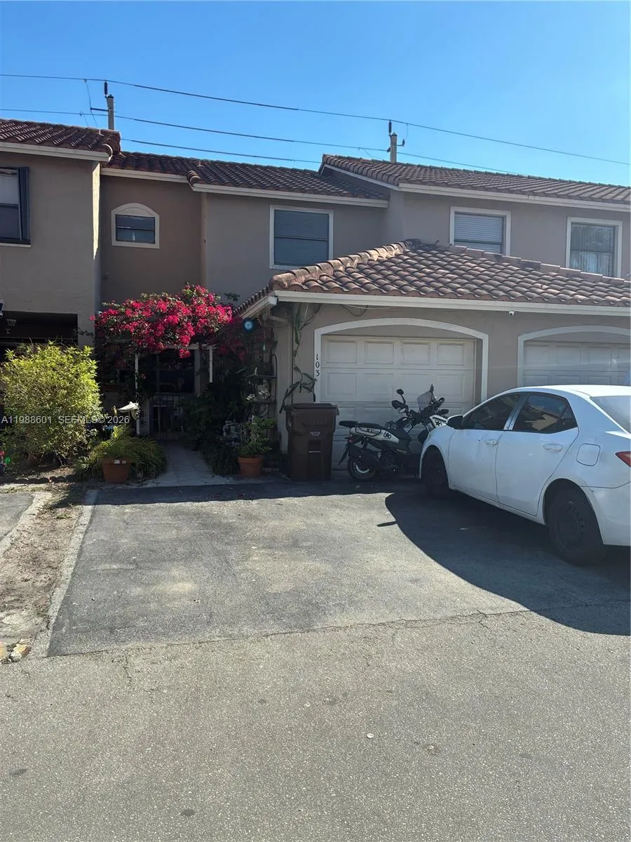 2530 W 60th Pl 103-17, Hialeah, Florida 33016, Hialeah, Florida 33016, 3 Bedrooms Bedrooms, 1 Room Rooms,3 BathroomsBathrooms,Residential,For Sale,2530 W 60th Pl 103-17, Hialeah, Florida 33016,A11988601