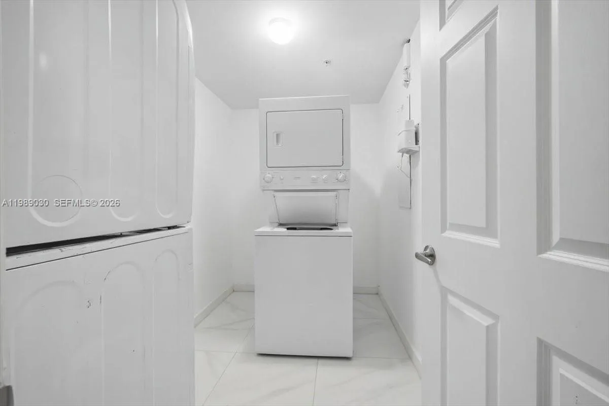 8390 Sw 72nd Ave 106, Miami, Florida 33143, Miami, Florida 33143, 2 Bedrooms Bedrooms, ,2 BathroomsBathrooms,Residential Lease,For Rent,8390 Sw 72nd Ave 106, Miami, Florida 33143,A11989030