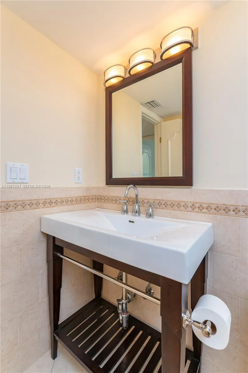 545 Se 12th St 305, Dania Beach, Florida 33004, Dania Beach, Florida 33004, 2 Bedrooms Bedrooms, ,2 BathroomsBathrooms,Residential Lease,For Rent,545 Se 12th St 305, Dania Beach, Florida 33004,A11987891
