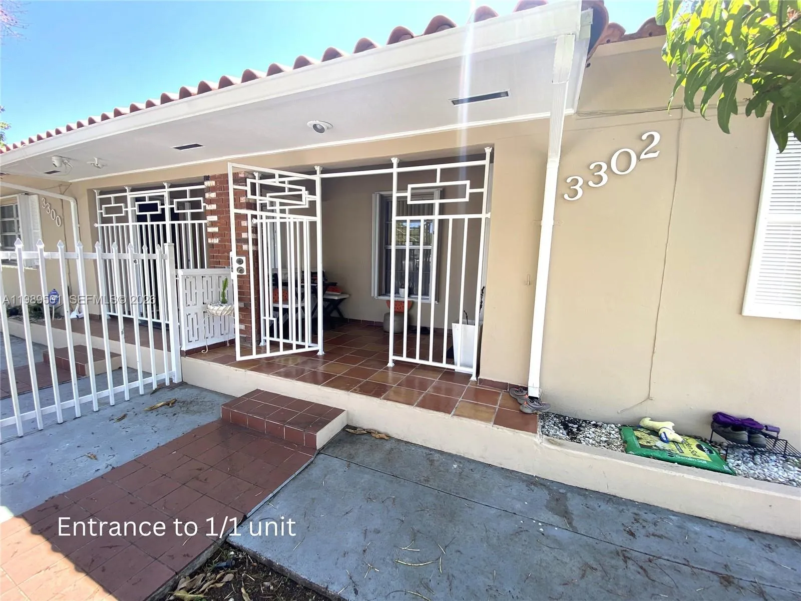 Entrance to 1/1 unit