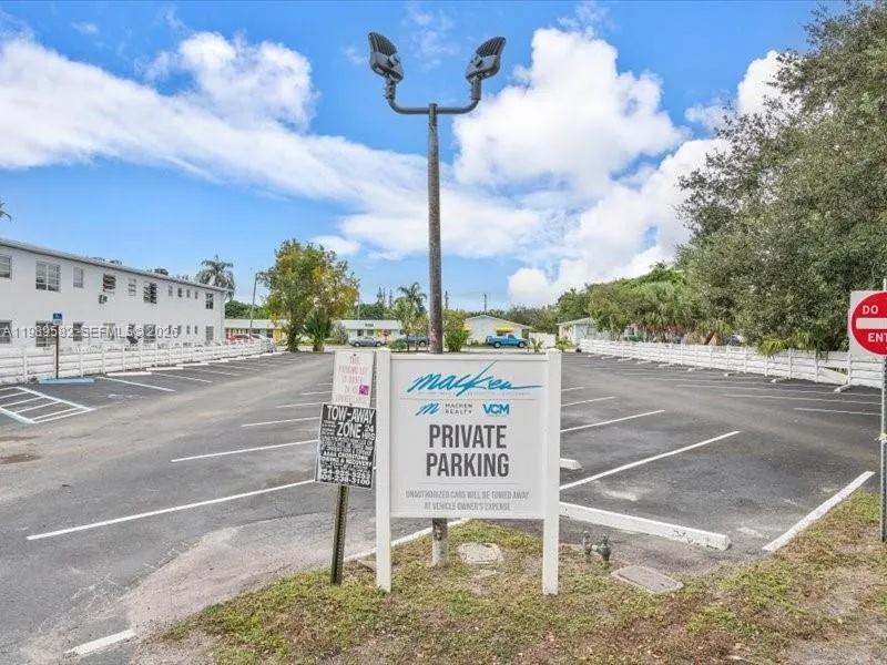 2404 Hollywood Blvd, Hollywood, Florida 33020, Hollywood, Florida 33020, ,Commercial Lease,For Rent,2404 Hollywood Blvd, Hollywood, Florida 33020,A11989582