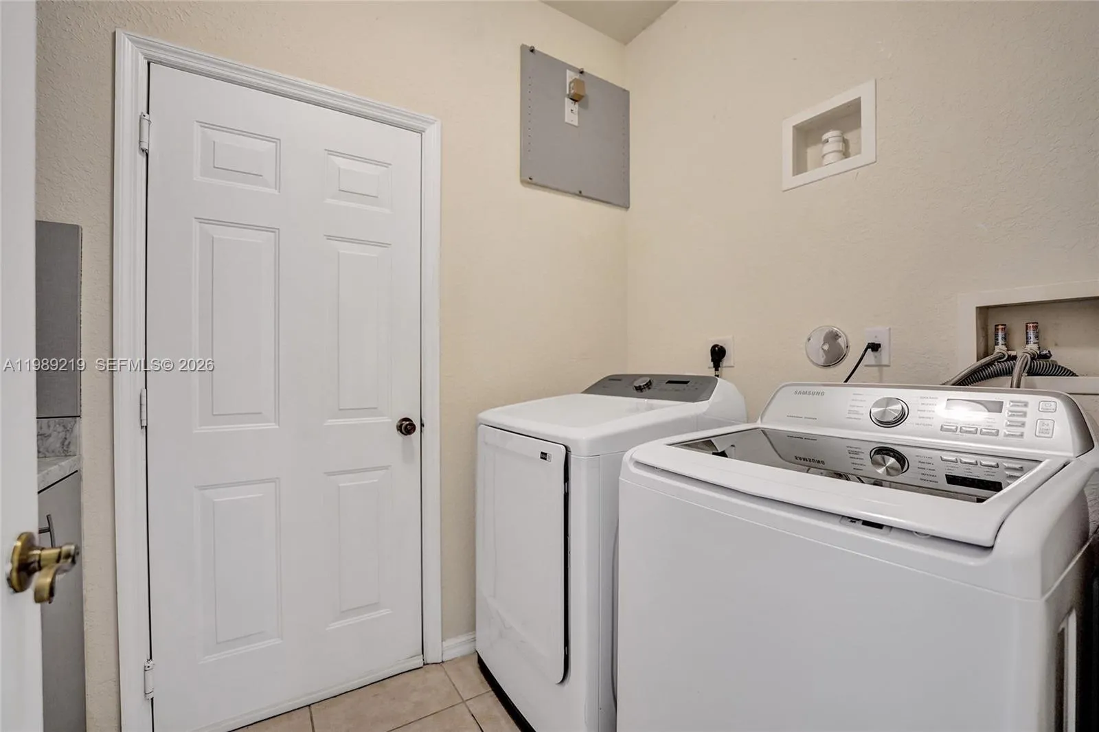 3936 Cascade Ter, Weston, Florida 33332, Weston, Florida 33332, 5 Bedrooms Bedrooms, ,4 BathroomsBathrooms,Residential,For Sale,3936 Cascade Ter, Weston, Florida 33332,A11989219