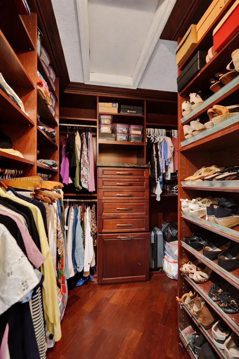 3936 Cascade Ter, Weston, Florida 33332, Weston, Florida 33332, 5 Bedrooms Bedrooms, ,4 BathroomsBathrooms,Residential,For Sale,3936 Cascade Ter, Weston, Florida 33332,A11989219