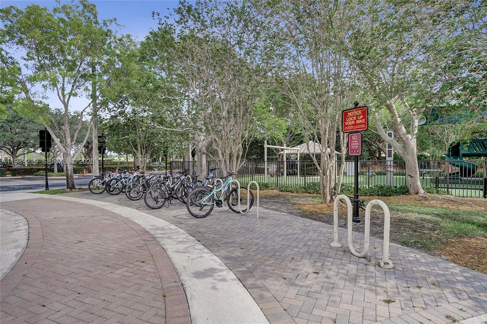 3936 Cascade Ter, Weston, Florida 33332, Weston, Florida 33332, 5 Bedrooms Bedrooms, ,4 BathroomsBathrooms,Residential,For Sale,3936 Cascade Ter, Weston, Florida 33332,A11989219
