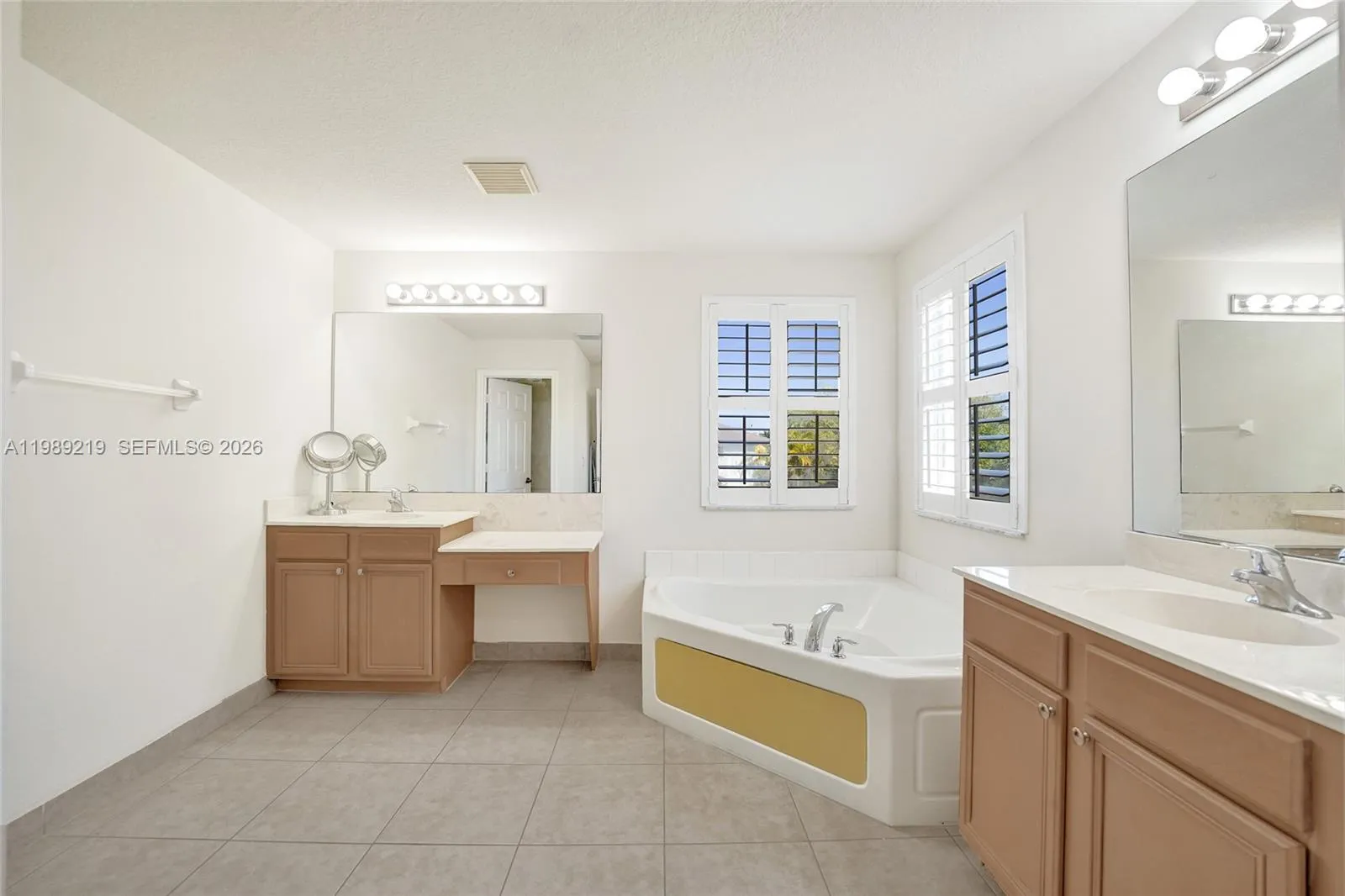 3936 Cascade Ter, Weston, Florida 33332, Weston, Florida 33332, 5 Bedrooms Bedrooms, ,4 BathroomsBathrooms,Residential,For Sale,3936 Cascade Ter, Weston, Florida 33332,A11989219