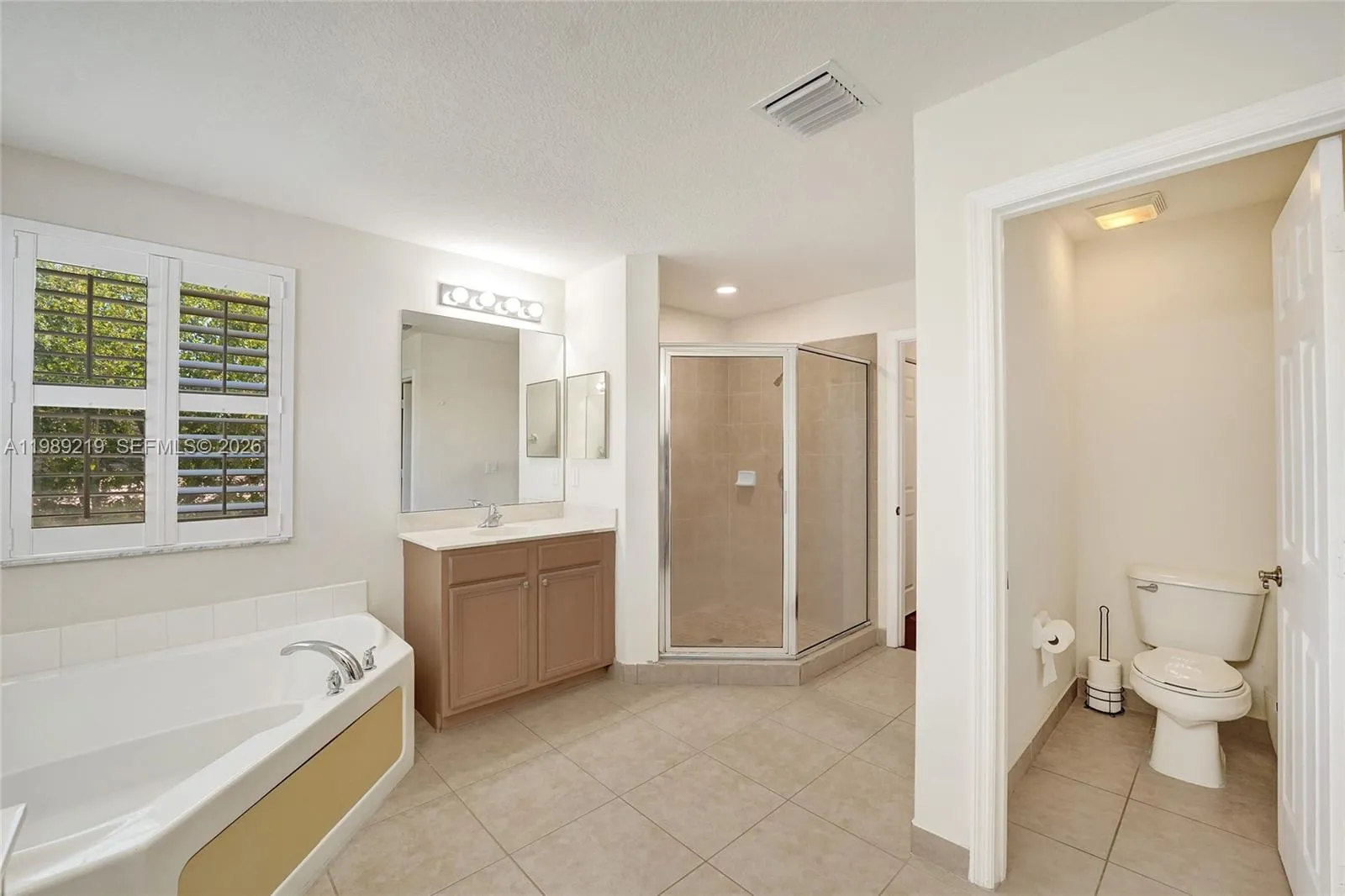 3936 Cascade Ter, Weston, Florida 33332, Weston, Florida 33332, 5 Bedrooms Bedrooms, ,4 BathroomsBathrooms,Residential,For Sale,3936 Cascade Ter, Weston, Florida 33332,A11989219