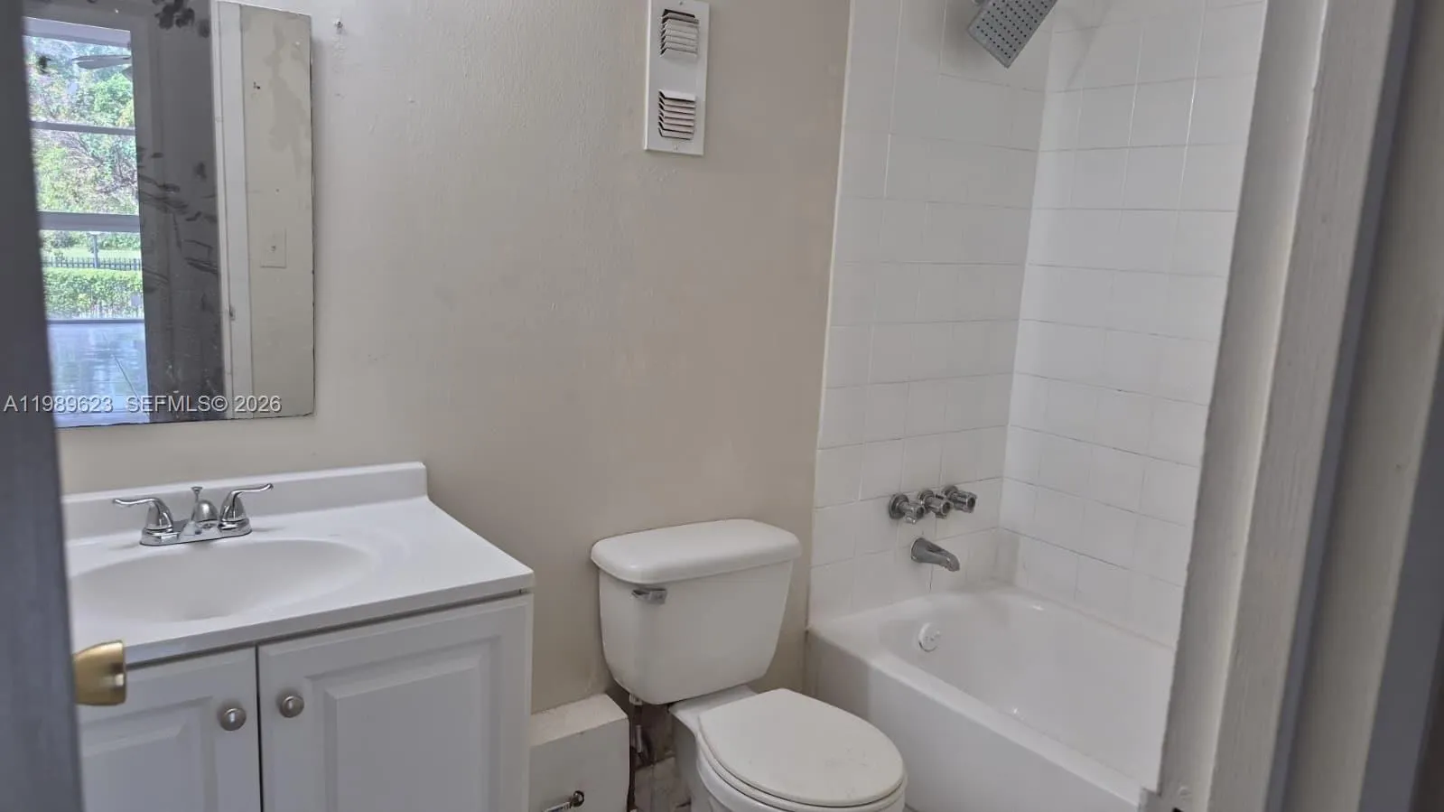 16950 W Dixie Hwy A-228 Hwy A228, North Miami Beac, North Miami Beach, Florida 33160, 1 Bedroom Bedrooms, ,1 BathroomBathrooms,Residential Lease,For Rent,16950 W Dixie Hwy A-228 Hwy A228, North Miami Beac,A11989623