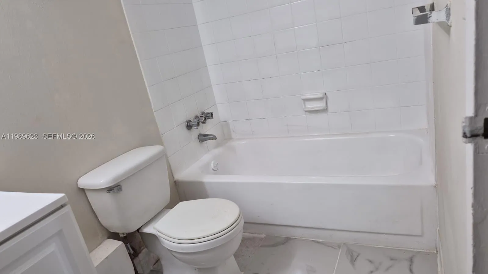 16950 W Dixie Hwy A-228 Hwy A228, North Miami Beac, North Miami Beach, Florida 33160, 1 Bedroom Bedrooms, ,1 BathroomBathrooms,Residential Lease,For Rent,16950 W Dixie Hwy A-228 Hwy A228, North Miami Beac,A11989623