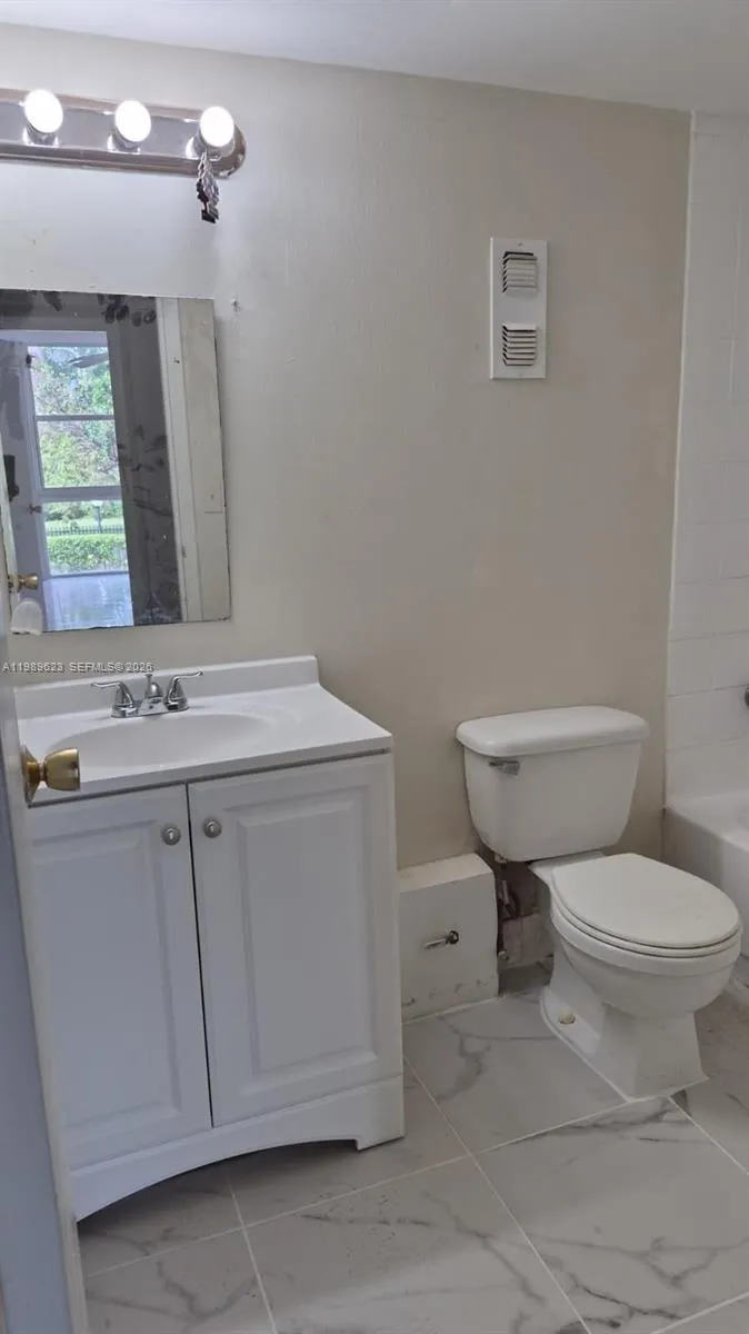 16950 W Dixie Hwy A-228 Hwy A228, North Miami Beac, North Miami Beach, Florida 33160, 1 Bedroom Bedrooms, ,1 BathroomBathrooms,Residential Lease,For Rent,16950 W Dixie Hwy A-228 Hwy A228, North Miami Beac,A11989623