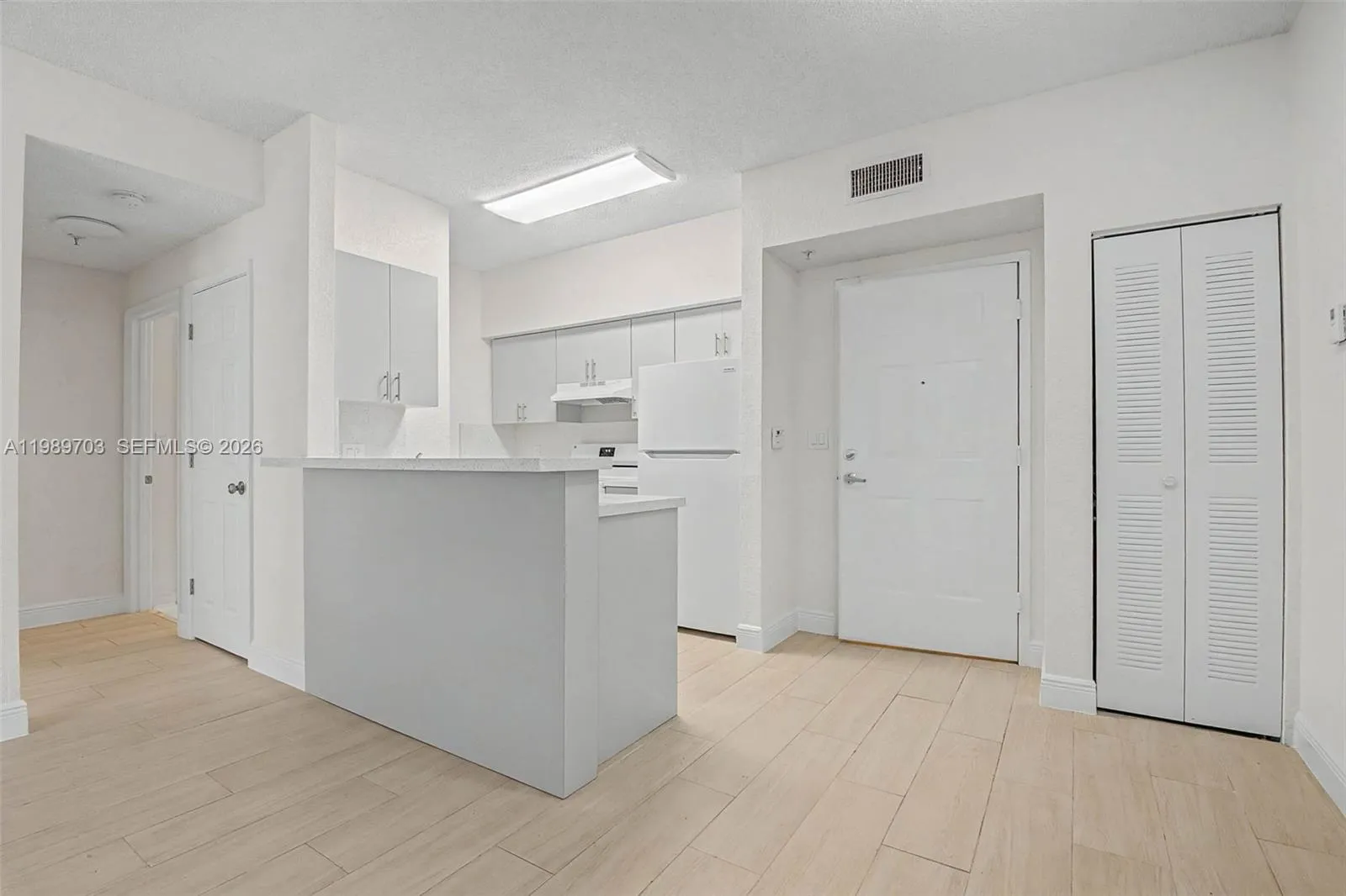 7000 Sw 80th St 103, Miami, Florida 33143, Miami, Florida 33143, 1 Bedroom Bedrooms, ,1 BathroomBathrooms,Residential Lease,For Rent,7000 Sw 80th St 103, Miami, Florida 33143,A11989703