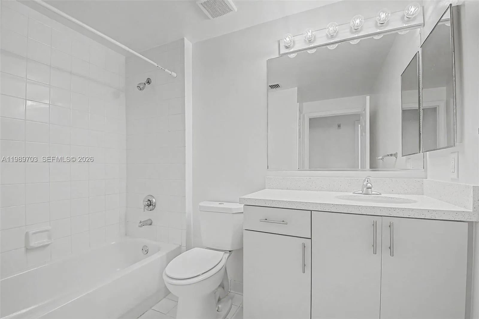 7000 Sw 80th St 103, Miami, Florida 33143, Miami, Florida 33143, 1 Bedroom Bedrooms, ,1 BathroomBathrooms,Residential Lease,For Rent,7000 Sw 80th St 103, Miami, Florida 33143,A11989703