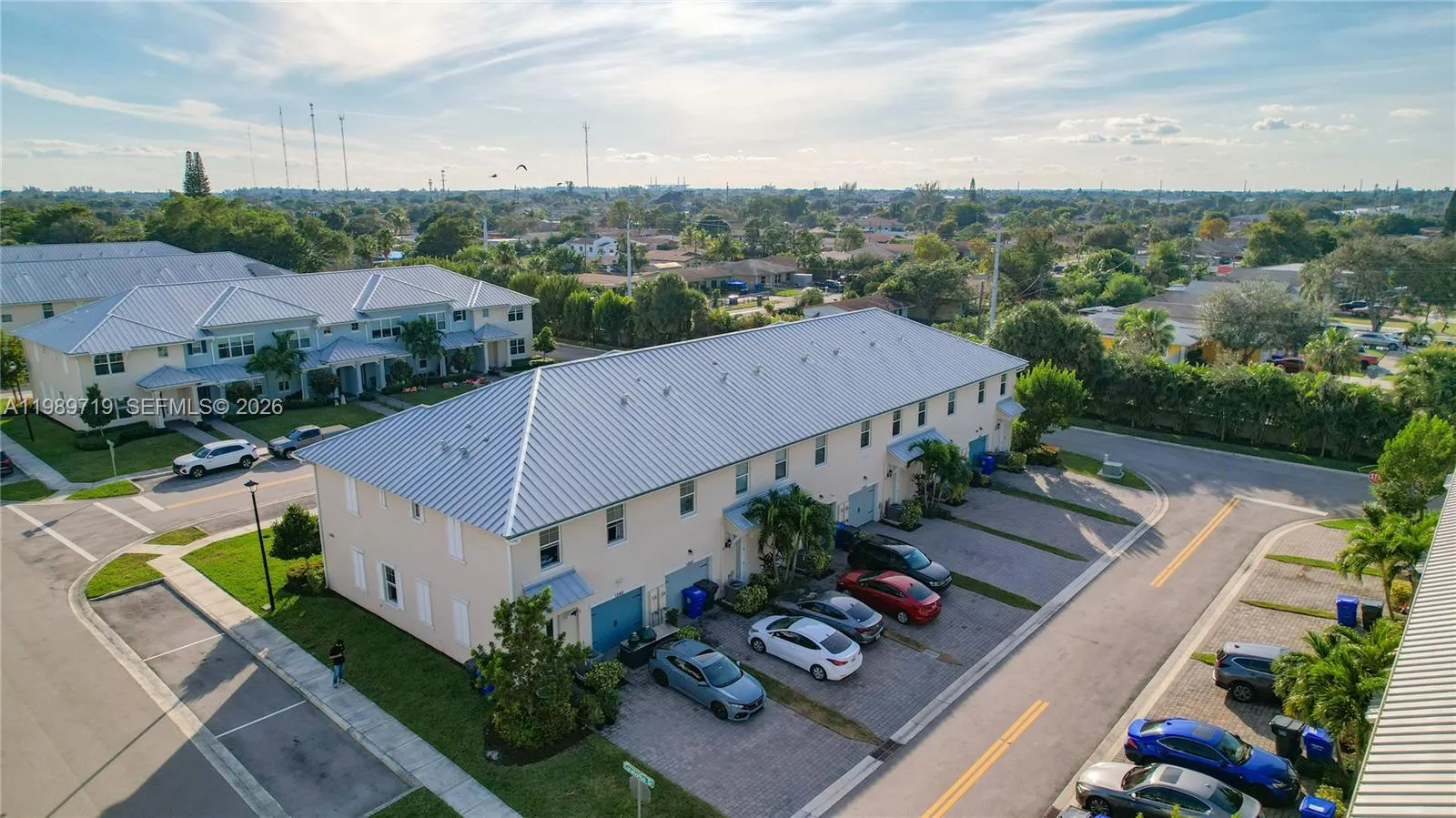 1240 Eucalyptus Dr 4, Hollywood, Florida 33021, Hollywood, Florida 33021, 3 Bedrooms Bedrooms, ,2 BathroomsBathrooms,Residential Lease,For Rent,1240 Eucalyptus Dr 4, Hollywood, Florida 33021,A11989719