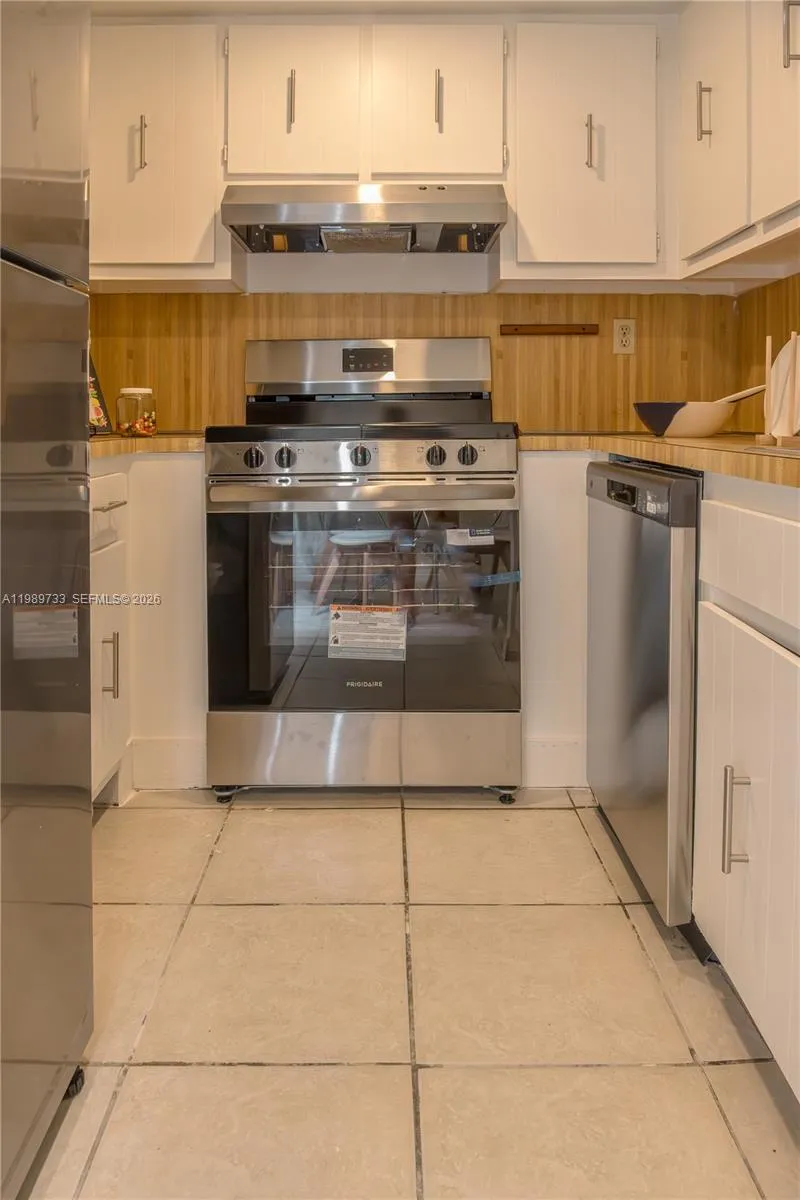 6675 W 4th Ave 203, Hialeah, Florida 33012, Hialeah, Florida 33012, 2 Bedrooms Bedrooms, ,1 BathroomBathrooms,Residential,For Sale,6675 W 4th Ave 203, Hialeah, Florida 33012,A11989733