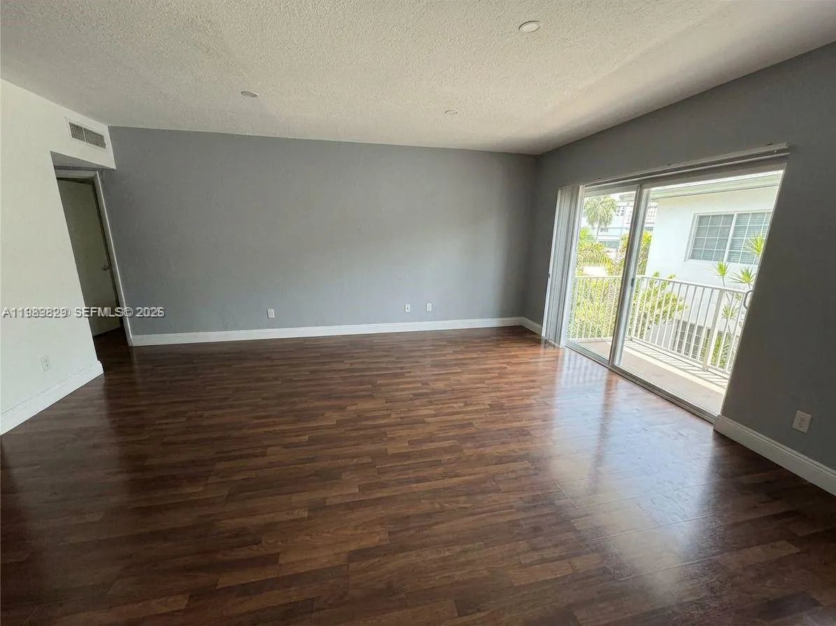 9260 Bay Harbor Ter 24, Bay Harbor Islands, Florid, Bay Harbor Islands, Florida 33154, 3 Bedrooms Bedrooms, ,2 BathroomsBathrooms,Residential,For Sale,9260 Bay Harbor Ter 24, Bay Harbor Islands, Florid,A11989829