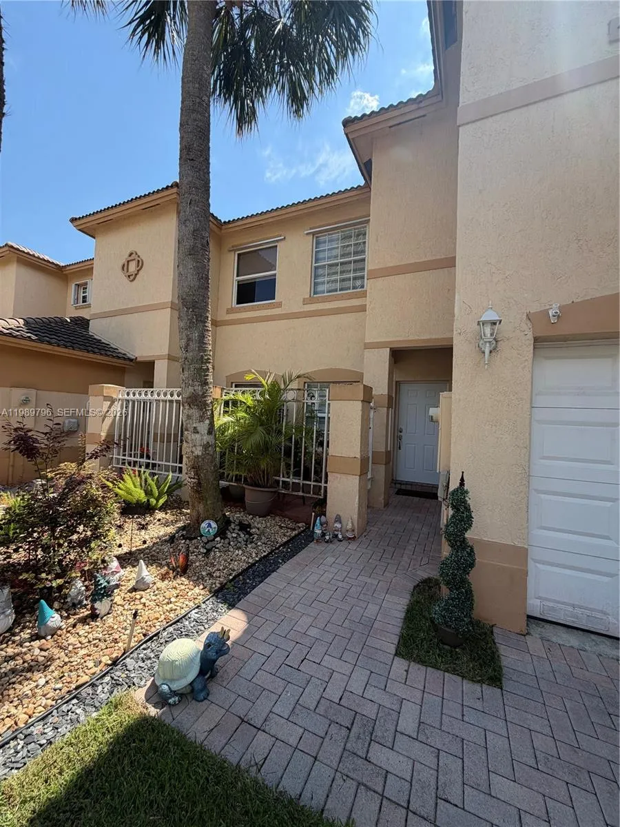 809 Nw 170th Ter 26, Pembroke Pines, Florida 33028, Pembroke Pines, Florida 33028, 3 Bedrooms Bedrooms, ,2 BathroomsBathrooms,Residential,For Sale,809 Nw 170th Ter 26, Pembroke Pines, Florida 33028,A11989796