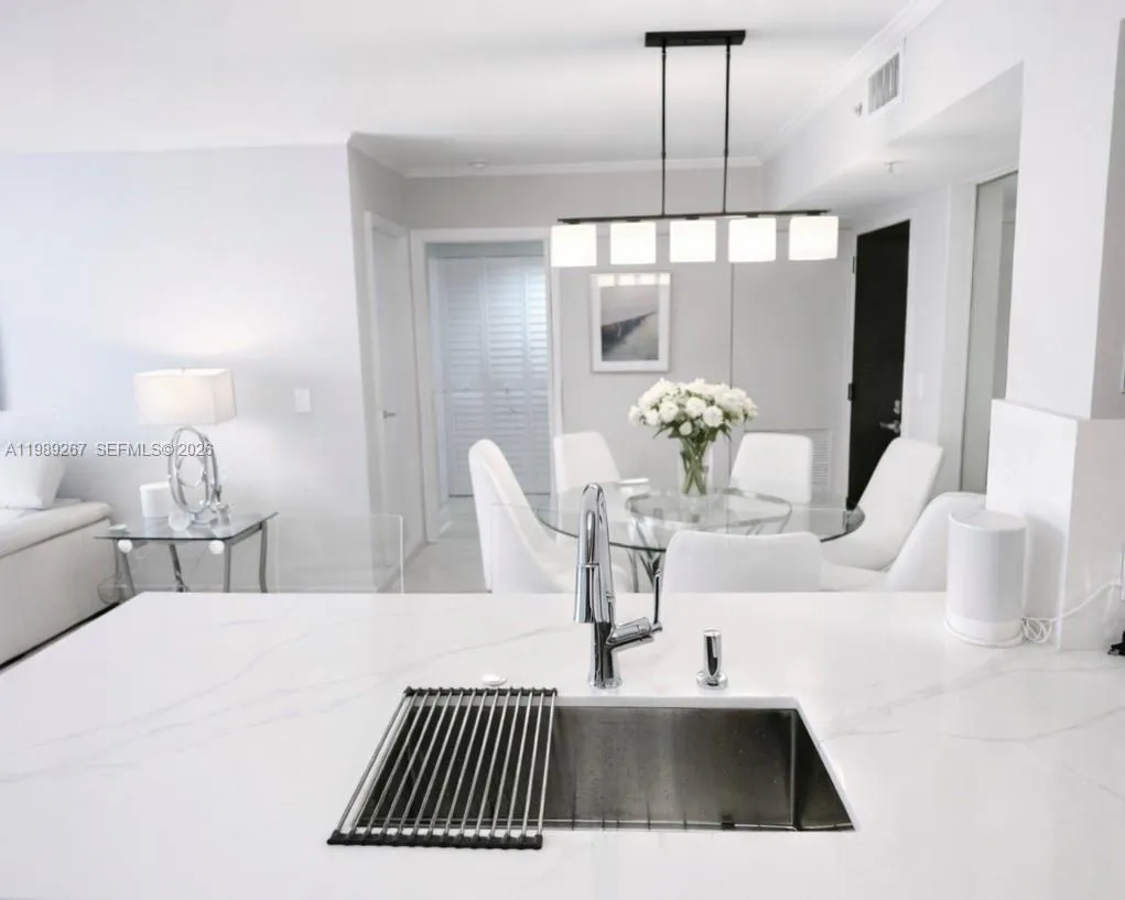 90 Alton Rd 803, Miami Beach, Florida 33139, Miami Beach, Florida 33139, 2 Bedrooms Bedrooms, ,2 BathroomsBathrooms,Residential,For Sale,90 Alton Rd 803, Miami Beach, Florida 33139,A11989267