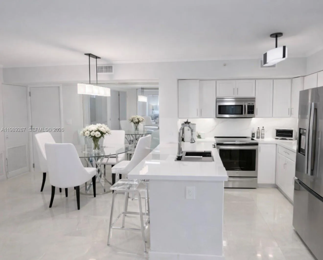 90 Alton Rd 803, Miami Beach, Florida 33139, Miami Beach, Florida 33139, 2 Bedrooms Bedrooms, ,2 BathroomsBathrooms,Residential,For Sale,90 Alton Rd 803, Miami Beach, Florida 33139,A11989267