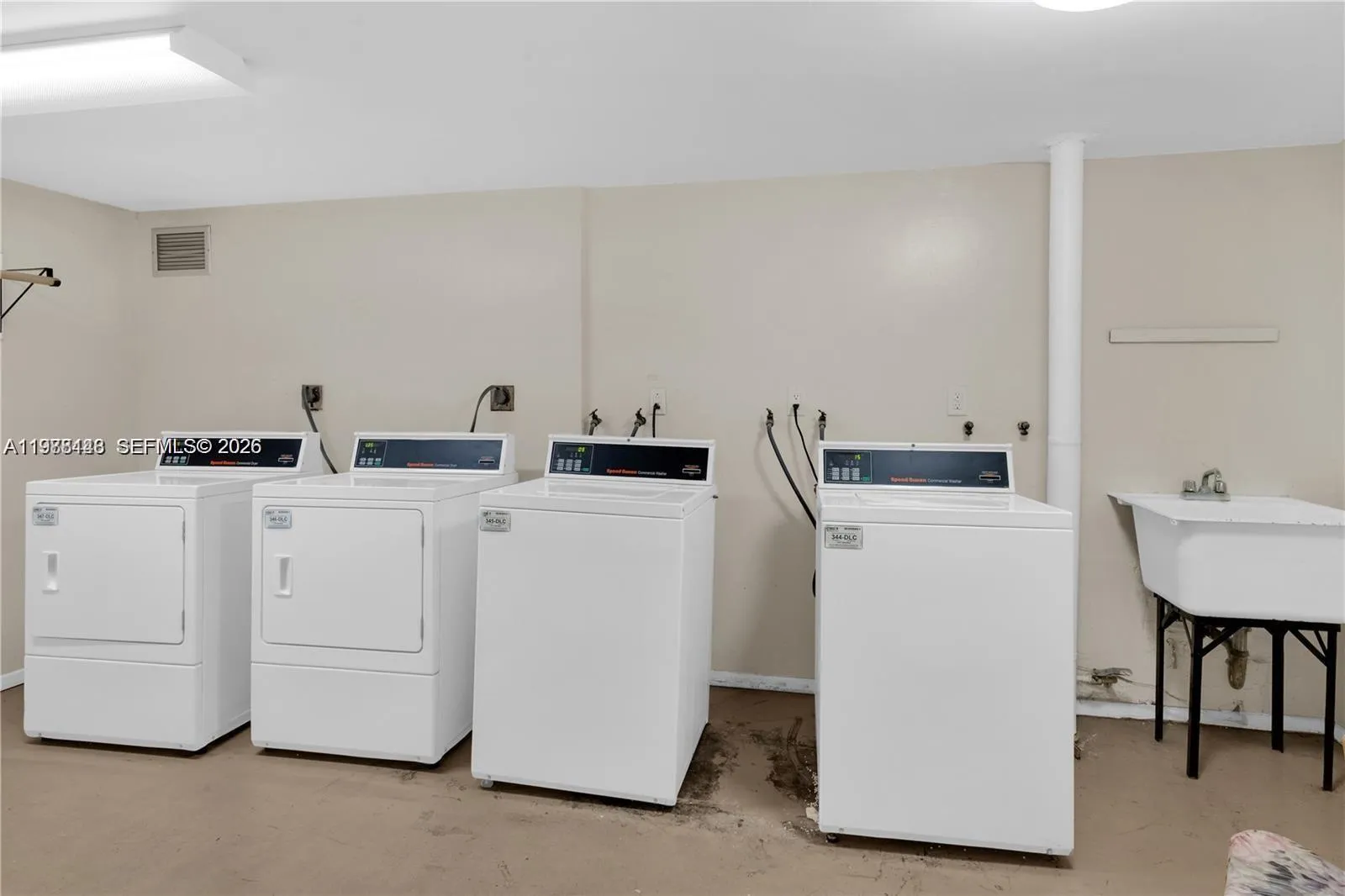 1351 Ne Miami Gardens Dr 703e, Miami, Florida 3317, Miami, Florida 33179, 1 Bedroom Bedrooms, ,1 BathroomBathrooms,Residential Lease,For Rent,1351 Ne Miami Gardens Dr 703e, Miami, Florida 3317,A11988148