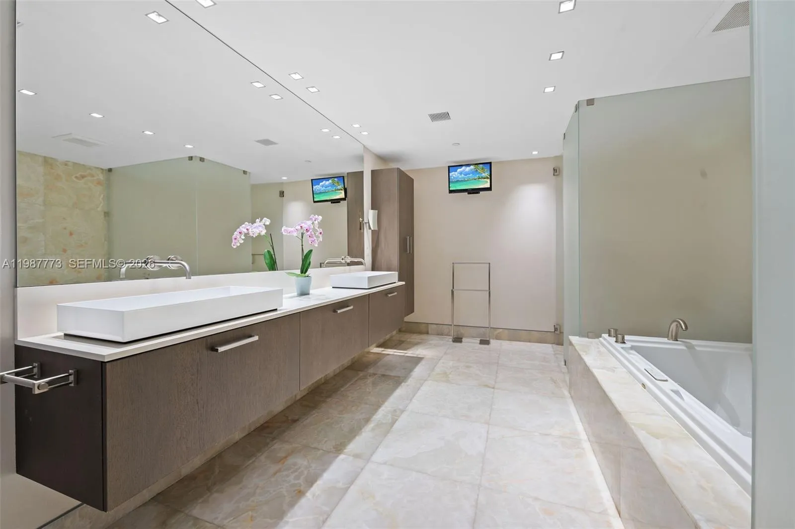 3535 Hiawatha Ave 502, Miami, Florida 33133, Miami, Florida 33133, 4 Bedrooms Bedrooms, ,5 BathroomsBathrooms,Residential,For Sale,3535 Hiawatha Ave 502, Miami, Florida 33133,A11987773