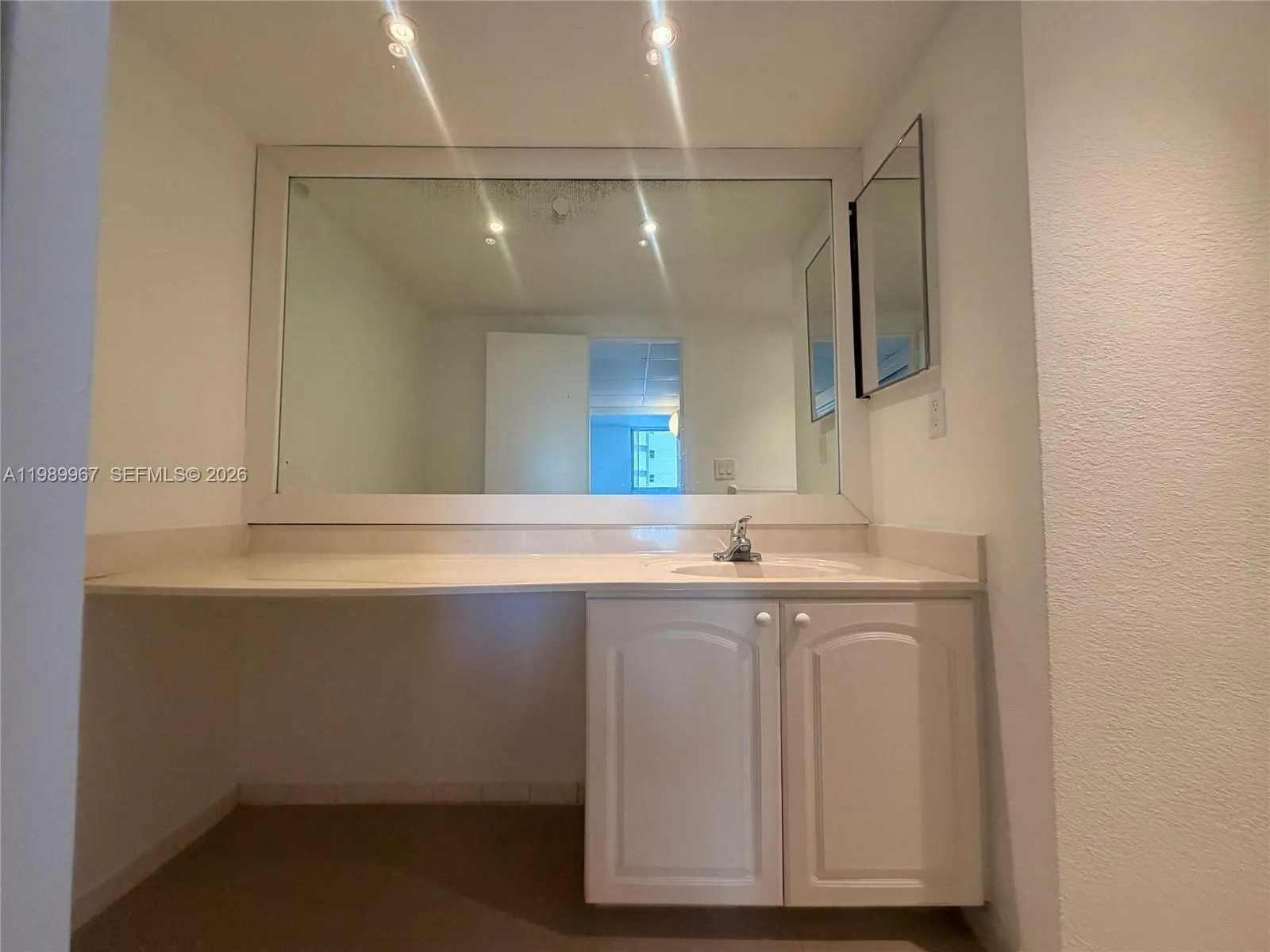 4001 S Ocean Dr 8h, Hollywood, Florida 33019, Hollywood, Florida 33019, 1 Bedroom Bedrooms, ,1 BathroomBathrooms,Residential Lease,For Rent,4001 S Ocean Dr 8h, Hollywood, Florida 33019,A11989967