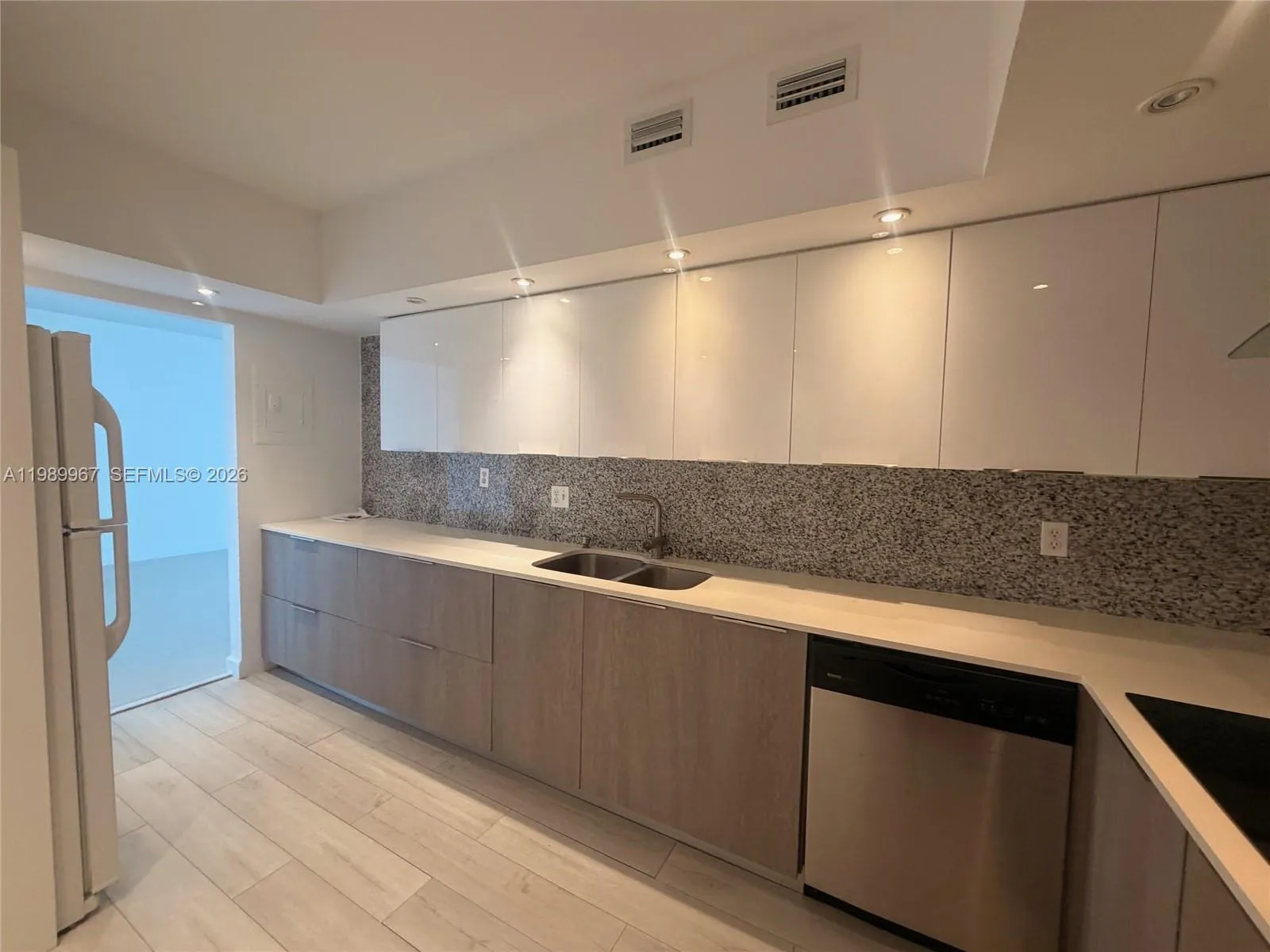 4001 S Ocean Dr 8h, Hollywood, Florida 33019, Hollywood, Florida 33019, 1 Bedroom Bedrooms, ,1 BathroomBathrooms,Residential Lease,For Rent,4001 S Ocean Dr 8h, Hollywood, Florida 33019,A11989967