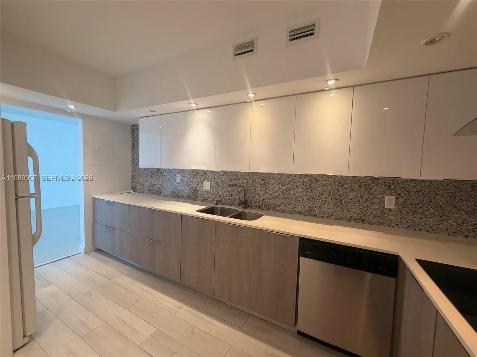 4001 S Ocean Dr 8h, Hollywood, Florida 33019, Hollywood, Florida 33019, 1 Bedroom Bedrooms, ,1 BathroomBathrooms,Residential Lease,For Rent,4001 S Ocean Dr 8h, Hollywood, Florida 33019,A11989967