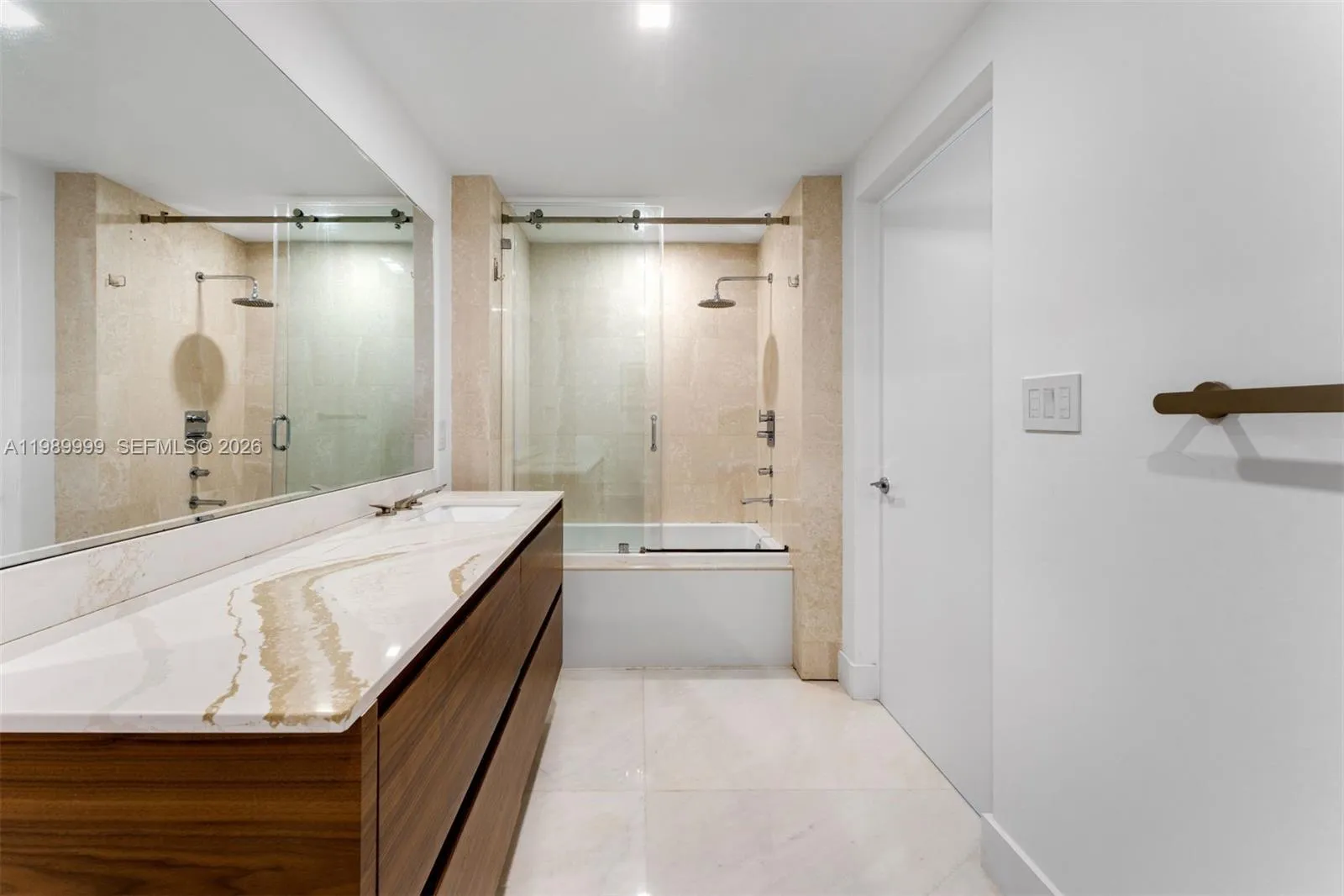 200 Biscayne Boulevard Way 1406, Miami, Florida 33, Miami, Florida 33131, 3 Bedrooms Bedrooms, ,2 BathroomsBathrooms,Residential,For Sale,200 Biscayne Boulevard Way 1406, Miami, Florida 33,A11989999