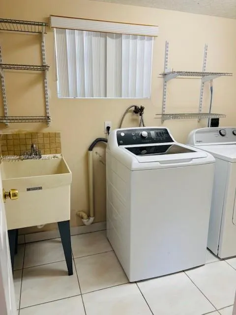 4621 Sw 99th Ct, Miami, Florida 33165, Miami, Florida 33165, 3 Bedrooms Bedrooms, ,2 BathroomsBathrooms,Residential Lease,For Rent,4621 Sw 99th Ct, Miami, Florida 33165,A11989254