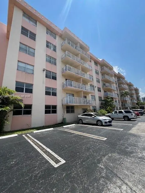 North Miami Beach, Florida 33160, 1 Bedroom Bedrooms, ,1 BathroomBathrooms,Residential,For Sale,A11990112 North Miami Beach, Florida 33160, 1 Bedroom Bedrooms, ,1 BathroomBathrooms,Residential,For Sale,A11990112