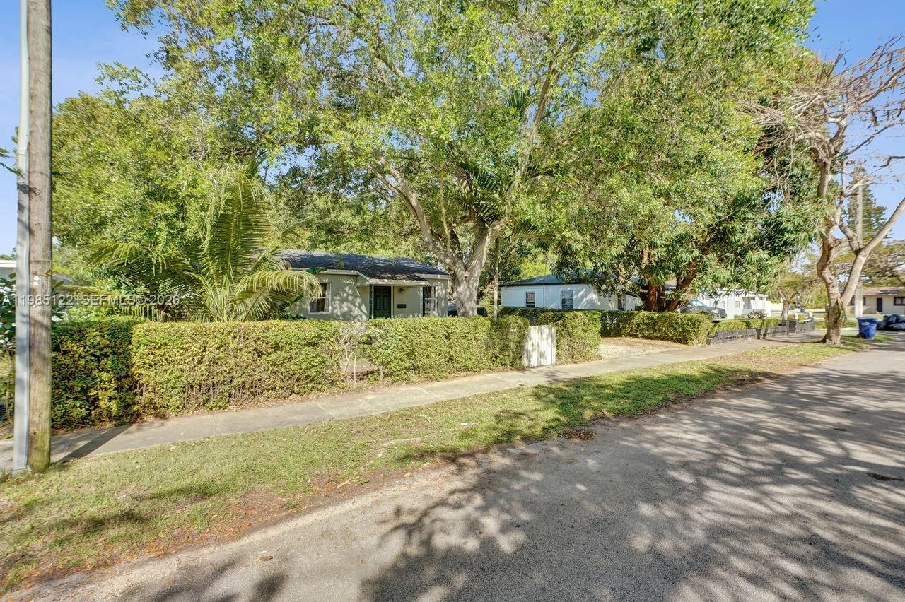 6420 Sw 58th Pl, South Miami, Florida 33143, South Miami, Florida 33143, 2 Bedrooms Bedrooms, ,1 BathroomBathrooms,Residential,For Sale,6420 Sw 58th Pl, South Miami, Florida 33143,A11985122